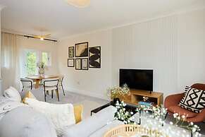 The Isleworth Place - Stunning 1bdr Flat With Balcony