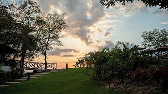 Reunion Hotel and Wellness Center