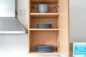 Spacious 1 Bedroom Apartment w/ Parking in Crawley