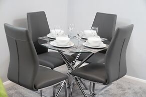 Modern 1-bedroom in Crawley With Free Parking