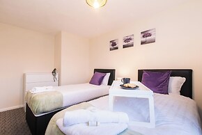 Spacious 3-bedroom Apartment w/ Private Garden