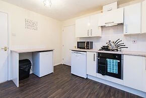 Spacious 3-bedroom Apartment w/ Private Garden