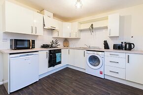 Spacious 3-bedroom Apartment w/ Private Garden