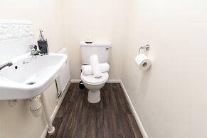 Spacious 3-bedroom Apartment w/ Private Garden