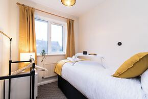 Spacious 3-bedroom Apartment w/ Private Garden