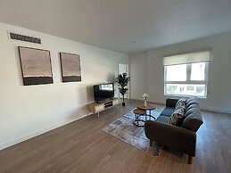 Modern Retreat in Koreatown by Cozystay Signature