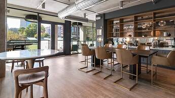 Foster On The Park Apartment By Barsala