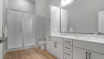 Foster On The Park Apartment By Barsala