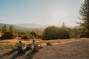 Scenic View Yosemite Cabin With Hottub by Casa Oso