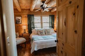 Scenic View Yosemite Cabin With Hottub by Casa Oso