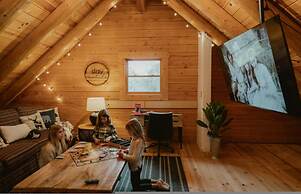 Scenic View Yosemite Cabin With Hottub by Casa Oso