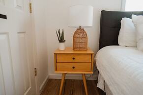 Glamour Mountain Getaway by Casa Oso With Hot Tub