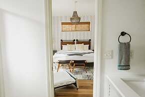 Glamour Mountain Getaway by Casa Oso With Hot Tub