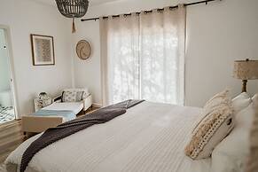 Glamour Mountain Getaway by Casa Oso With Hot Tub