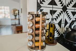 Glamour Mountain Getaway by Casa Oso With Hot Tub