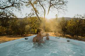 Glamour Mountain Getaway by Casa Oso With Hot Tub