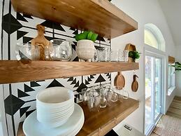 Glamour Mountain Getaway by Casa Oso With Hot Tub