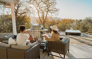 Glamour Mountain Getaway by Casa Oso With Hot Tub