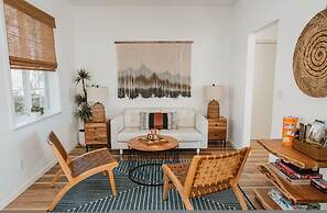 Glamour Mountain Getaway by Casa Oso With Hot Tub