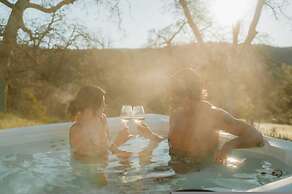 Glamour Mountain Getaway by Casa Oso With Hot Tub