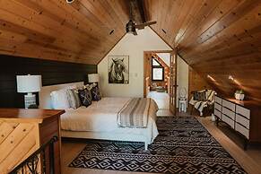 Luxury Casa Oso Retreat 2houses Hottub BBQ 43acres