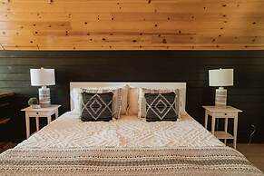 Luxury Casa Oso Retreat 2houses Hottub BBQ 43acres