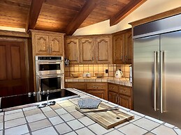 Luxury Casa Oso Retreat 2houses Hottub BBQ 43acres