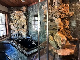 Luxury Casa Oso Retreat 2houses Hottub BBQ 43acres