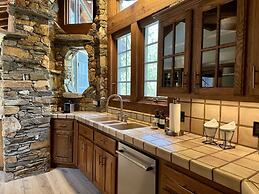 Luxury Casa Oso Retreat 2houses Hottub BBQ 43acres