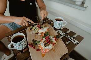 Chic Metro-side Apartment