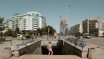 Chic Metro-side Apartment