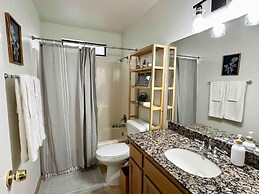 Yosemite Adventure Great Location Condo by Casaoso