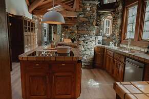 Luxury Nature Getaway Stonehouse by Casa Oso