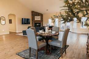 Secluded Mountain Retreat Near Yosemite