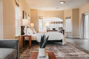 Secluded Mountain Retreat Near Yosemite