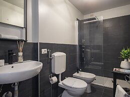 Modern Split Level Apartment