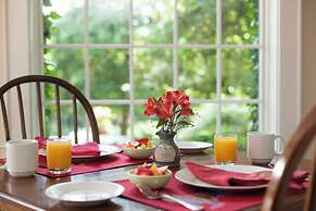 Chanticleer Inn Bed & Breakfast
