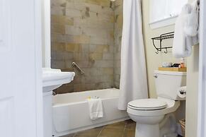 Chanticleer Inn Bed & Breakfast