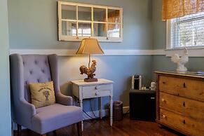 Chanticleer Inn Bed & Breakfast