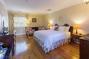 Chanticleer Inn Bed & Breakfast