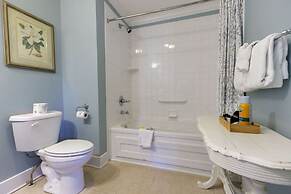 Chanticleer Inn Bed & Breakfast