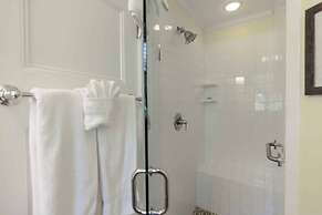 Chanticleer Inn Bed & Breakfast