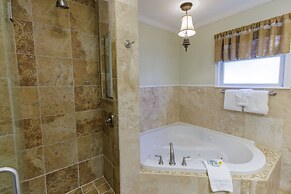 Chanticleer Inn Bed & Breakfast