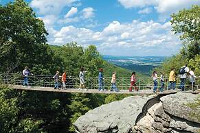 Chanticleer Inn Bed & Breakfast