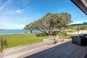 The Golden Pohutukawa Beach House
