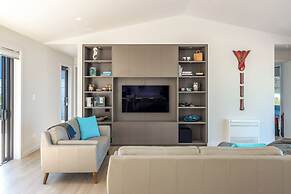 The Golden Pohutukawa Beach House