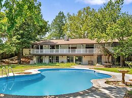 Family Home w Pool-hot Tub-large Yard-pool Table