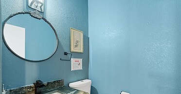 Family Home w Pool-hot Tub-large Yard-pool Table