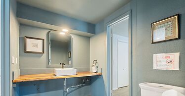 Family Home w Pool-hot Tub-large Yard-pool Table