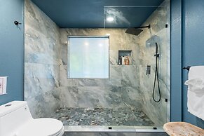 Family Home w Pool-hot Tub-large Yard-pool Table